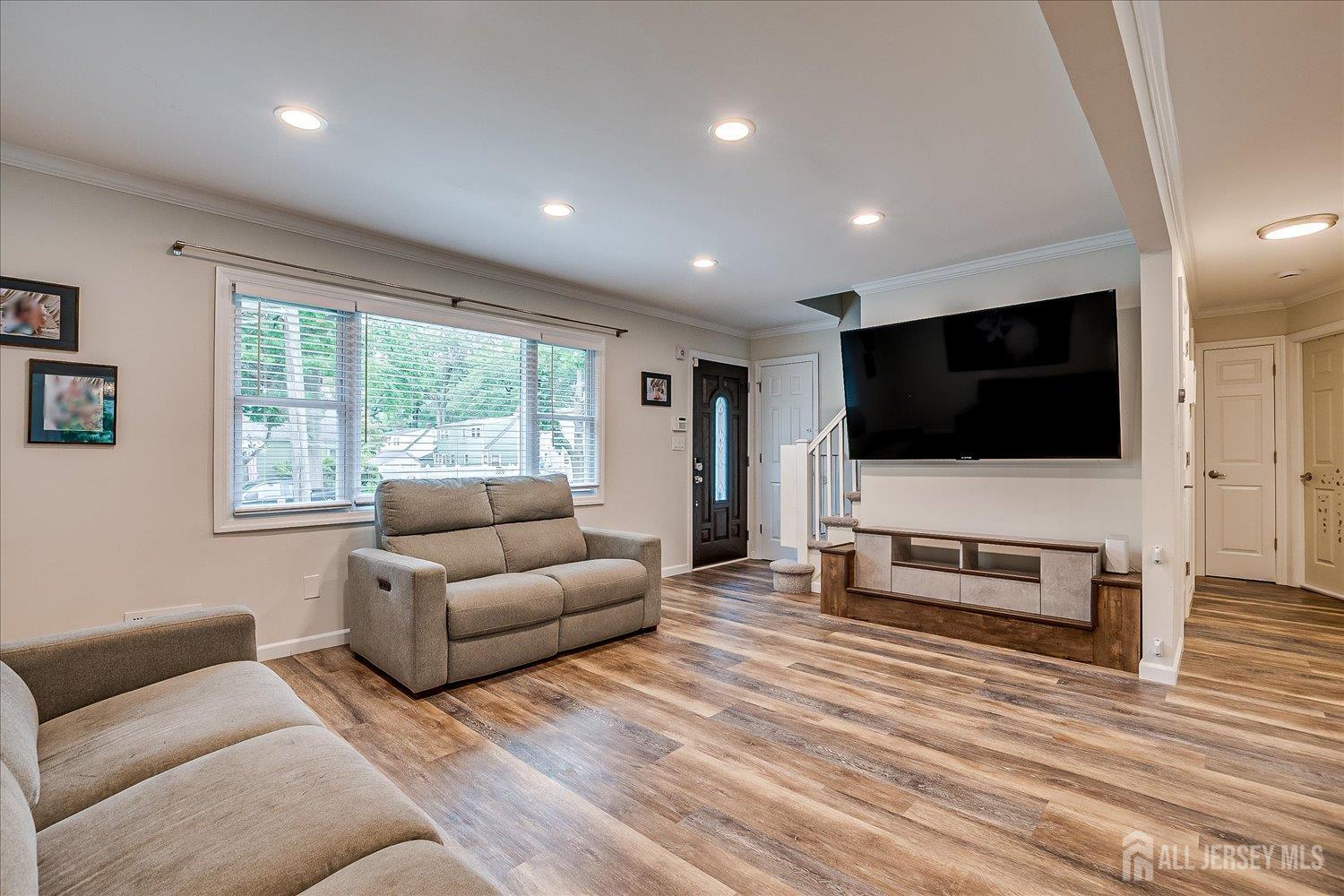 Rahway, New Jersey 07065, United States, 4 Bedrooms Bedrooms, ,2 BathroomsBathrooms,Residential,Active,240393