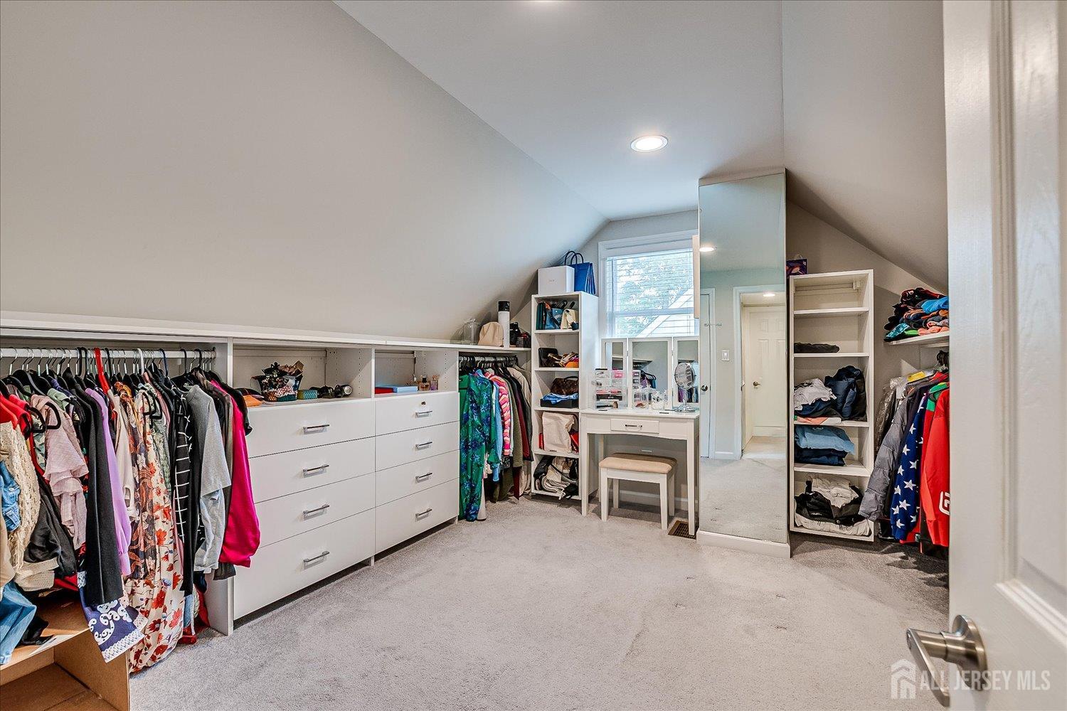 Rahway, New Jersey 07065, United States, 4 Bedrooms Bedrooms, ,2 BathroomsBathrooms,Residential,Active,240393