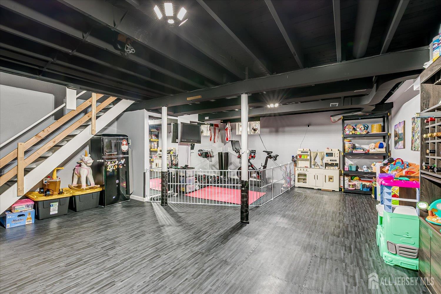 Rahway, New Jersey 07065, United States, 4 Bedrooms Bedrooms, ,2 BathroomsBathrooms,Residential,Active,240393