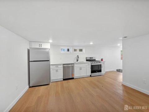 Apartment For Rent - 3 Meadow Road #1<br/> Edison, NJ 08817