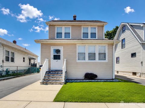 Homes For Sale - 165 Randolph Street<br/> Carteret, NJ 07008