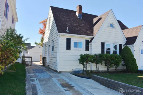MLS: 2512587R