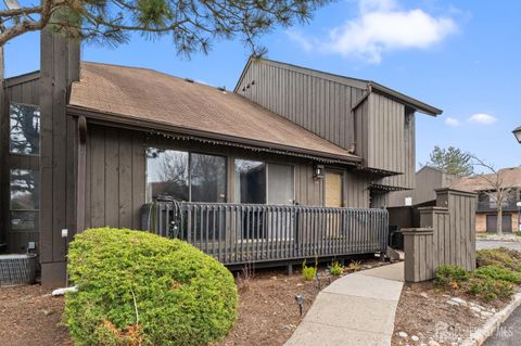 Condo For Sale - 96 Westgate Drive<br/> Middlesex County, Edison, NJ 08820