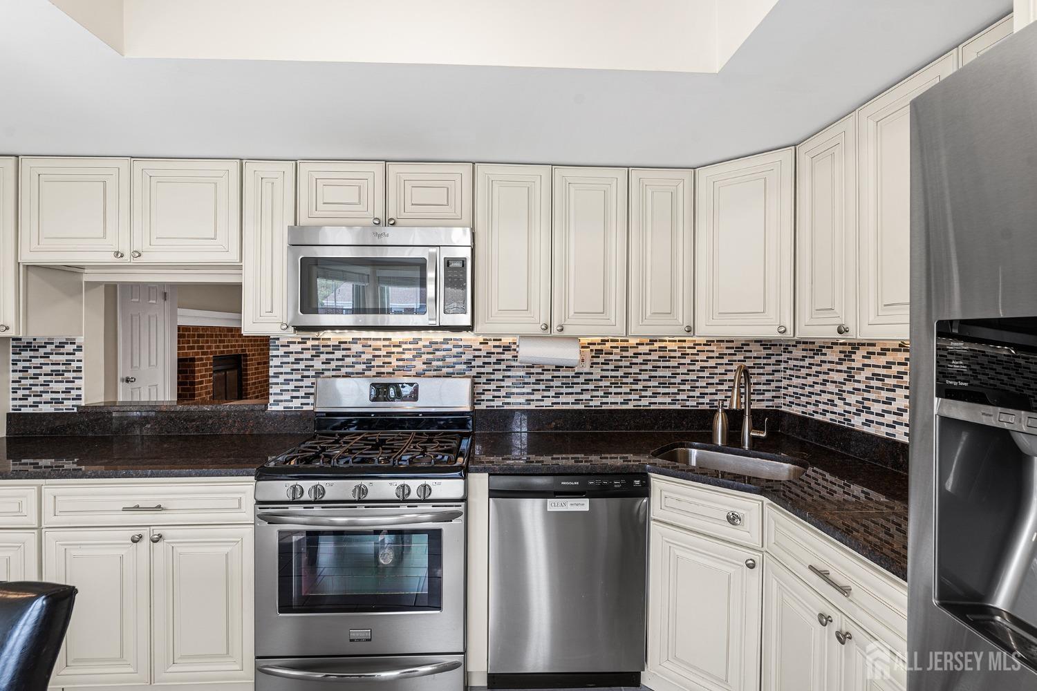 251 Chaucer Court, Old Bridge, New Jersey image 7