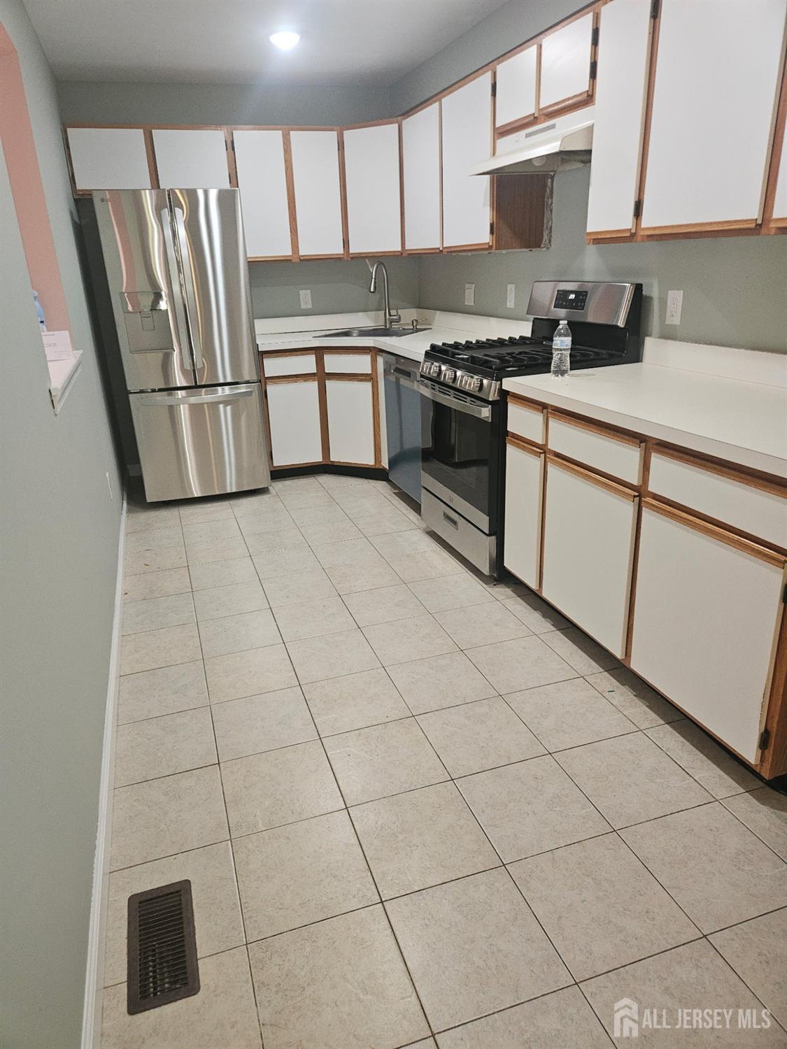 316 Ventnor Court, Piscataway, New Jersey image 3