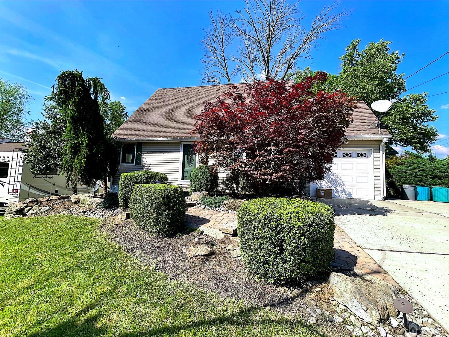 View Jamesburg, NJ 08831 house