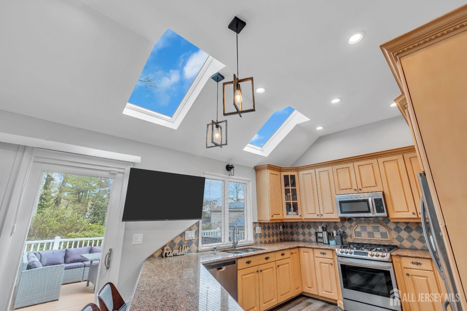 17 Thomas Road, East Brunswick, New Jersey image 17