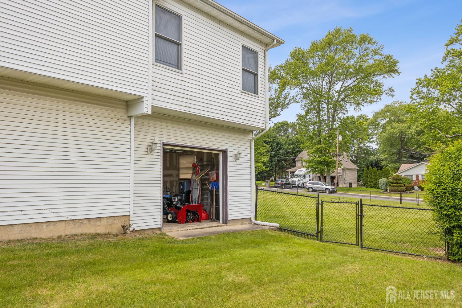 23 Little Brook Lane, Monroe Township, New Jersey image 9