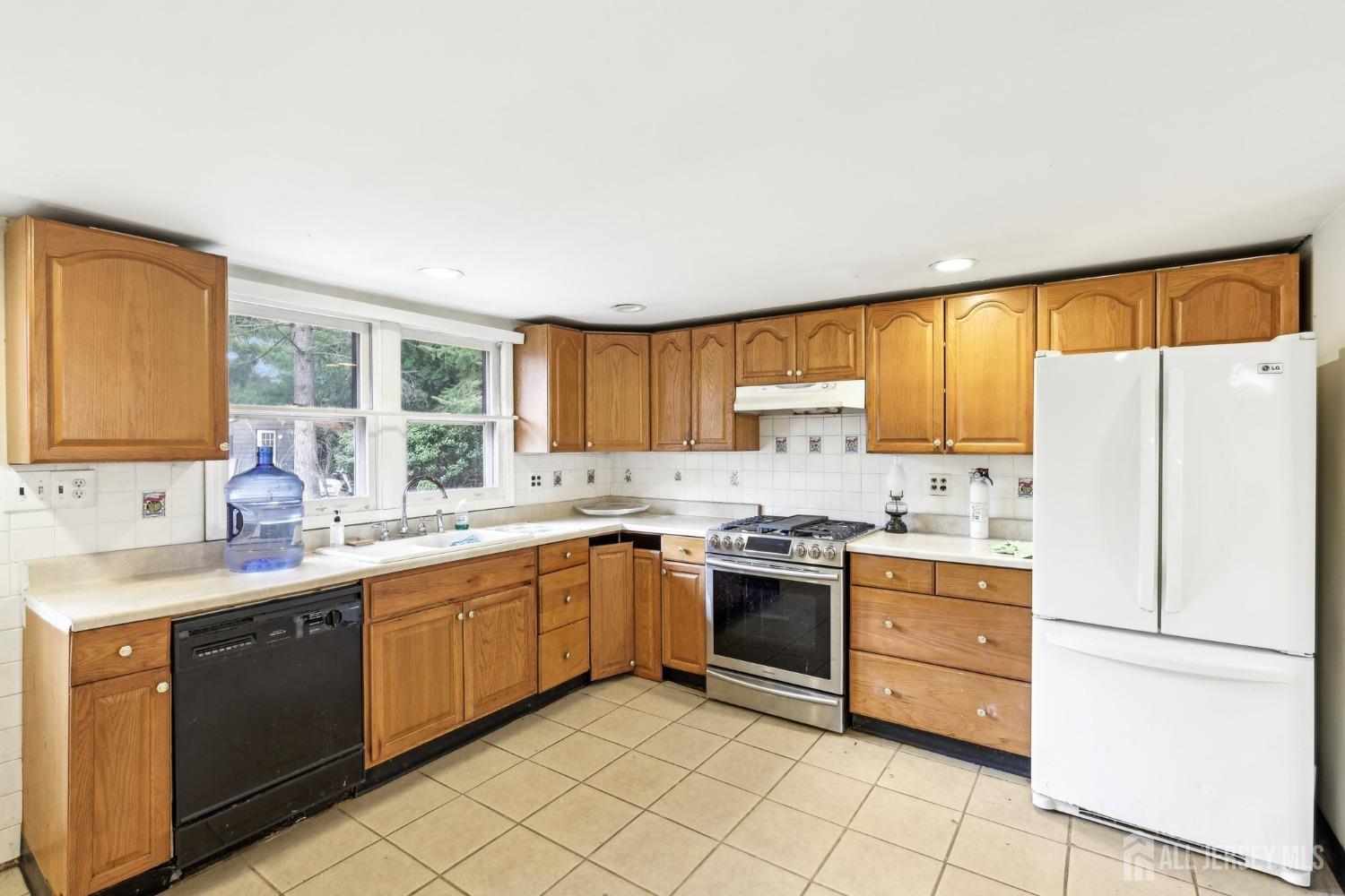 227 Lloyd Road, Aberdeen, New Jersey image 16