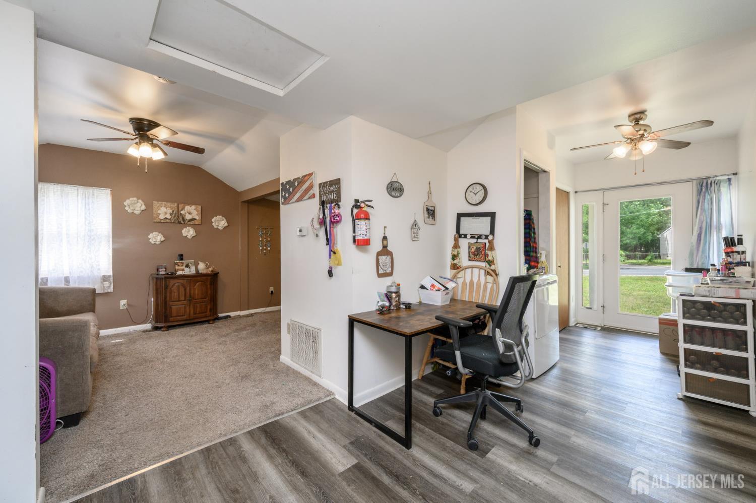 204 E Lakeshore Drive E