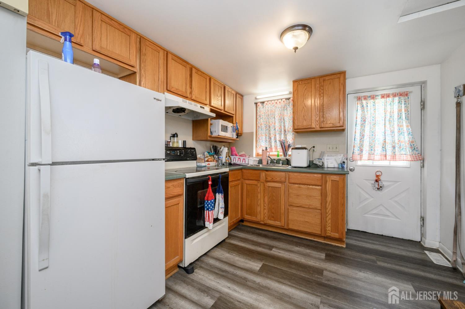 204 E Lakeshore Drive E