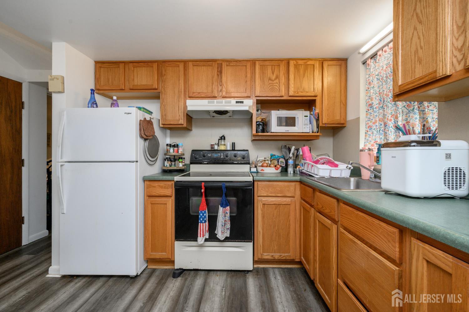 204 E Lakeshore Drive E
