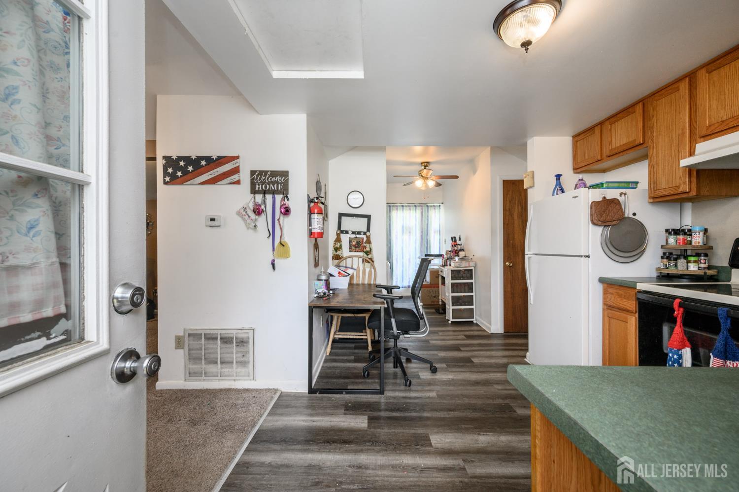 204 E Lakeshore Drive E