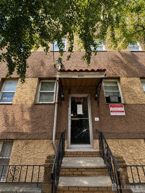 Homes For Rent - 600 N 6th 2nd Floor Street #5B<br/> Newark, NJ 07107