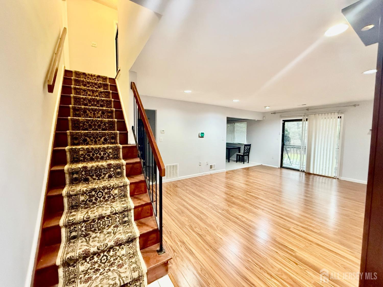 1404 Edison Glen Terrace, Edison, New Jersey image 16