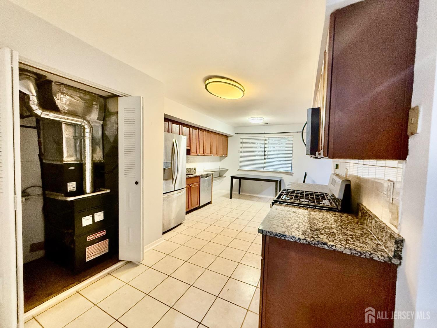 1404 Edison Glen Terrace, Edison, New Jersey image 15