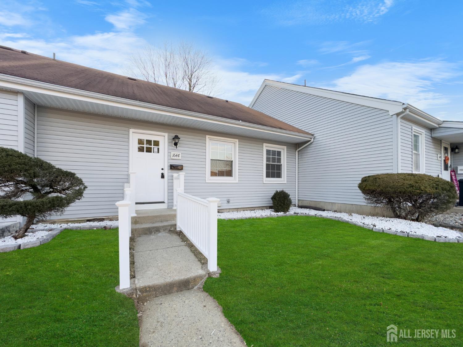 164 Cours De Clemenceau #E, Freehold, New Jersey image 3