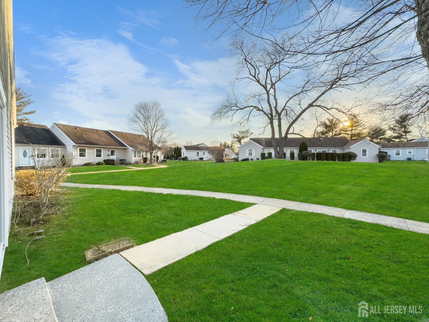 164 Cours De Clemenceau #E, Freehold, New Jersey image 32