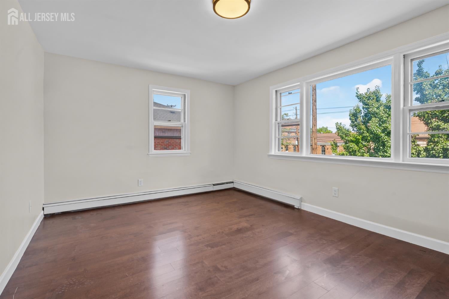 520 w Grand Avenue