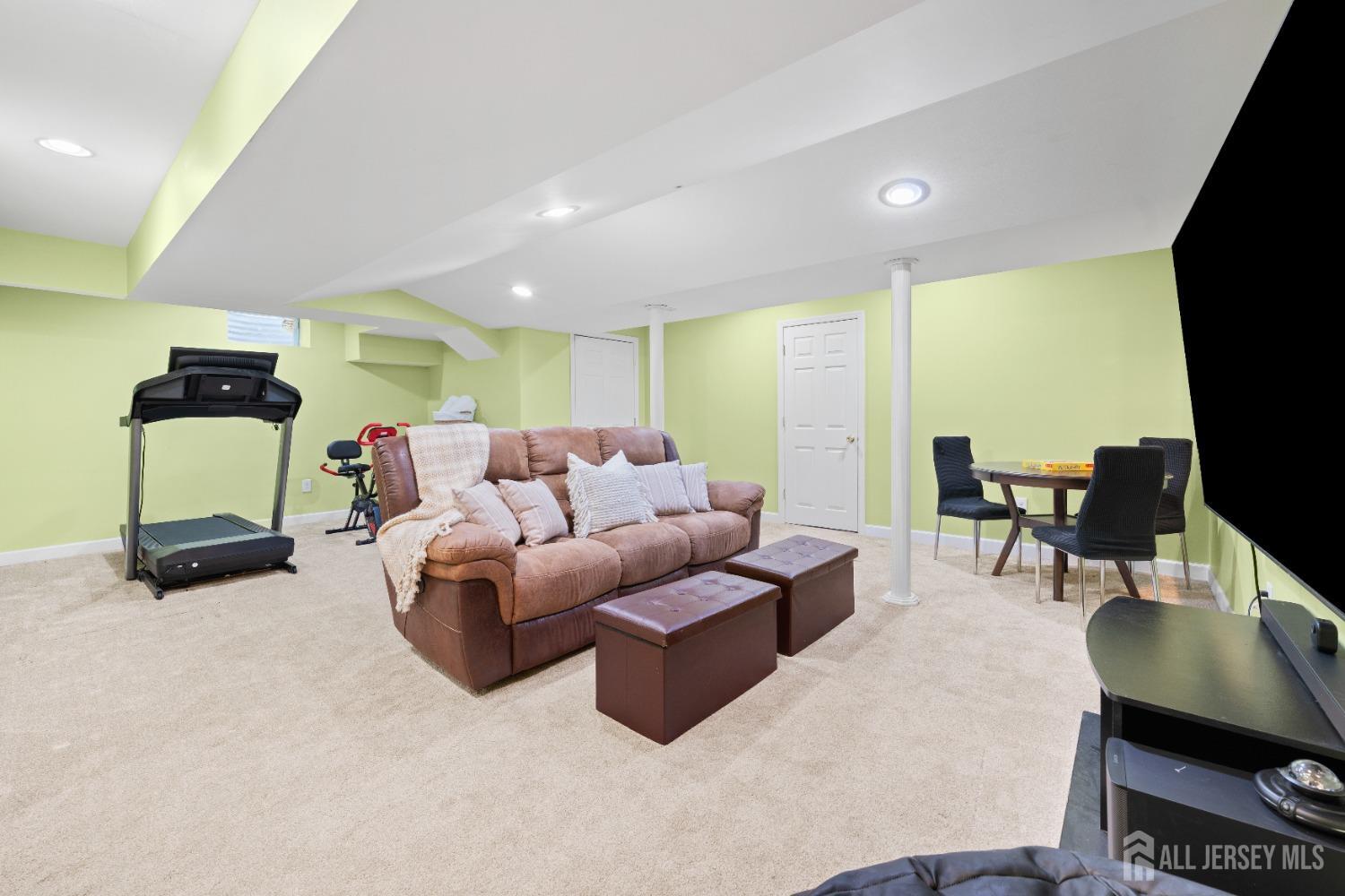 51 E Burgess Drive, Piscataway, New Jersey image 29