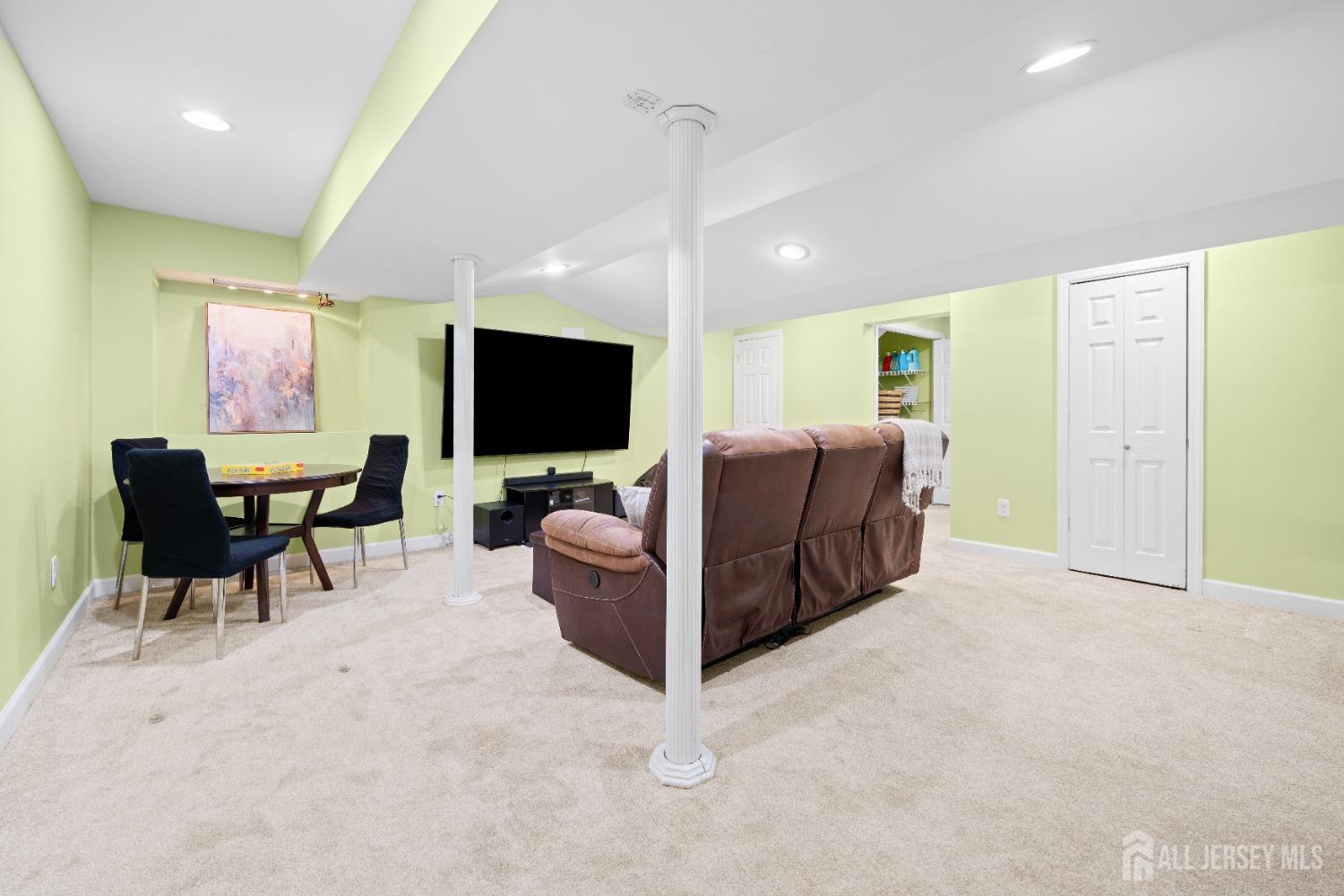 51 E Burgess Drive, Piscataway, New Jersey image 27