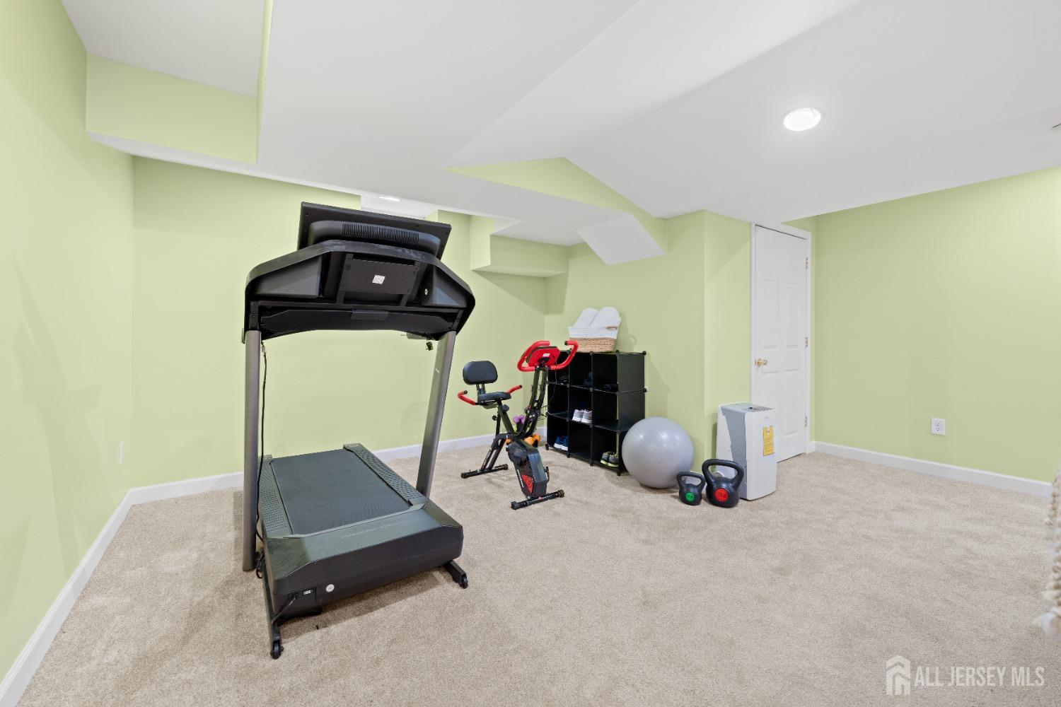 51 E Burgess Drive, Piscataway, New Jersey image 28