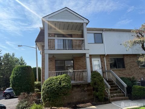 Townhouse For Rent - 1502 Edison Glen<br/> Edison, NJ 08837