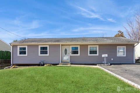 Homes For Rent - 11 Wellesley Road<br/> Parlin, NJ 08859