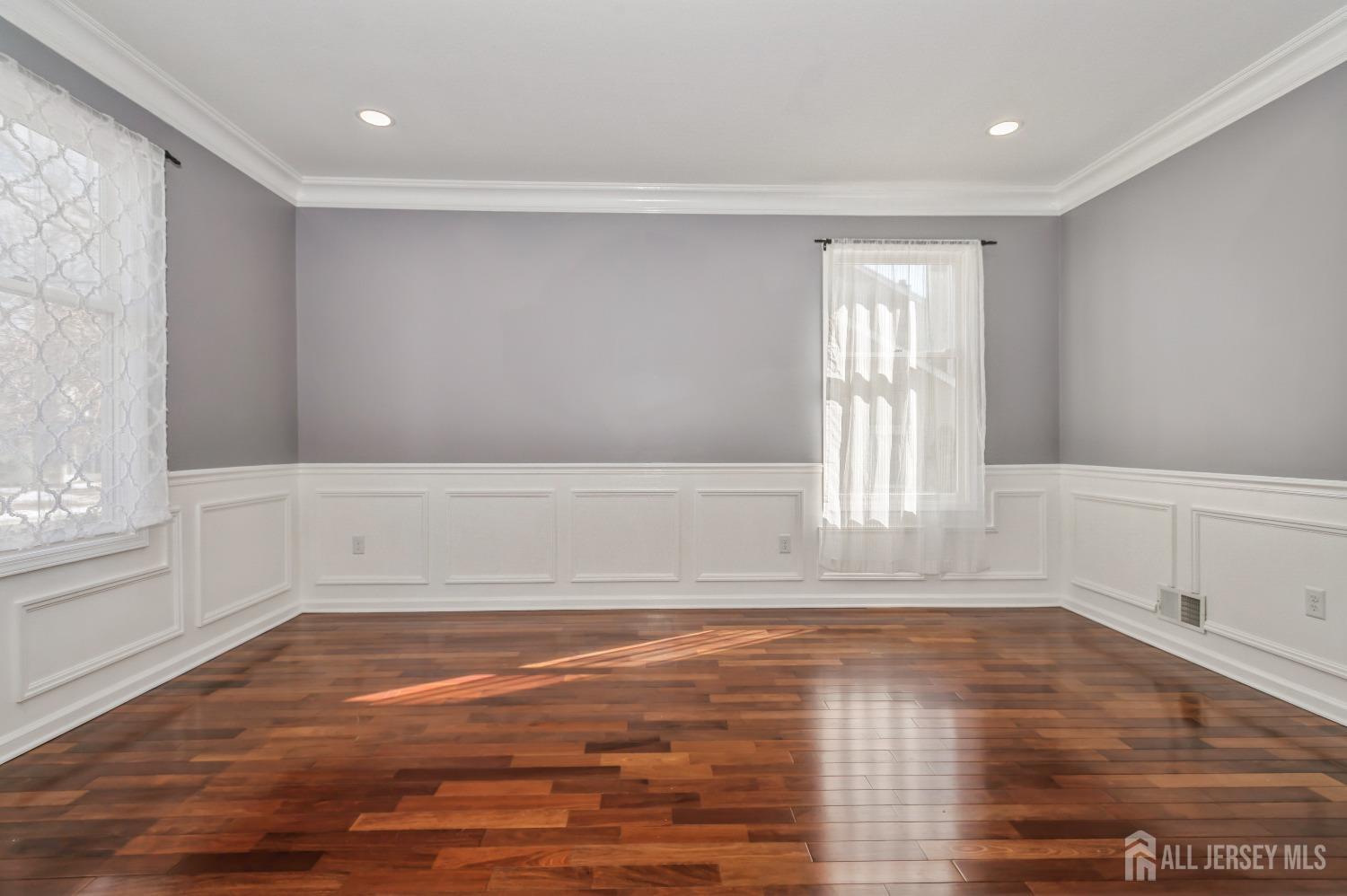 South Brunswick, New Jersey 08824, United States, 4 Bedrooms Bedrooms, ,3 BathroomsBathrooms,Residential,Pending,5217