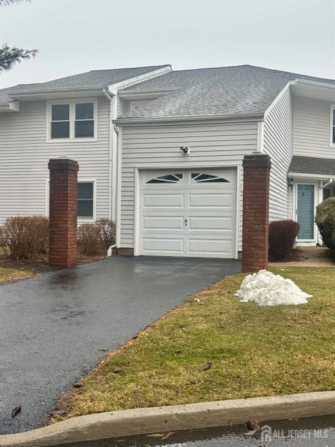 Townhouse For Rent - 1 Upperbrook Court<br/> Parlin, NJ 08859
