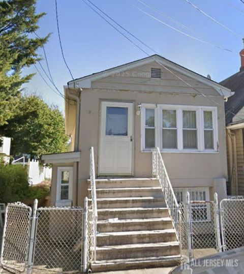 Homes For Sale - 420 Lawton Place<br/> Middlesex County, Perth Amboy, NJ 08861