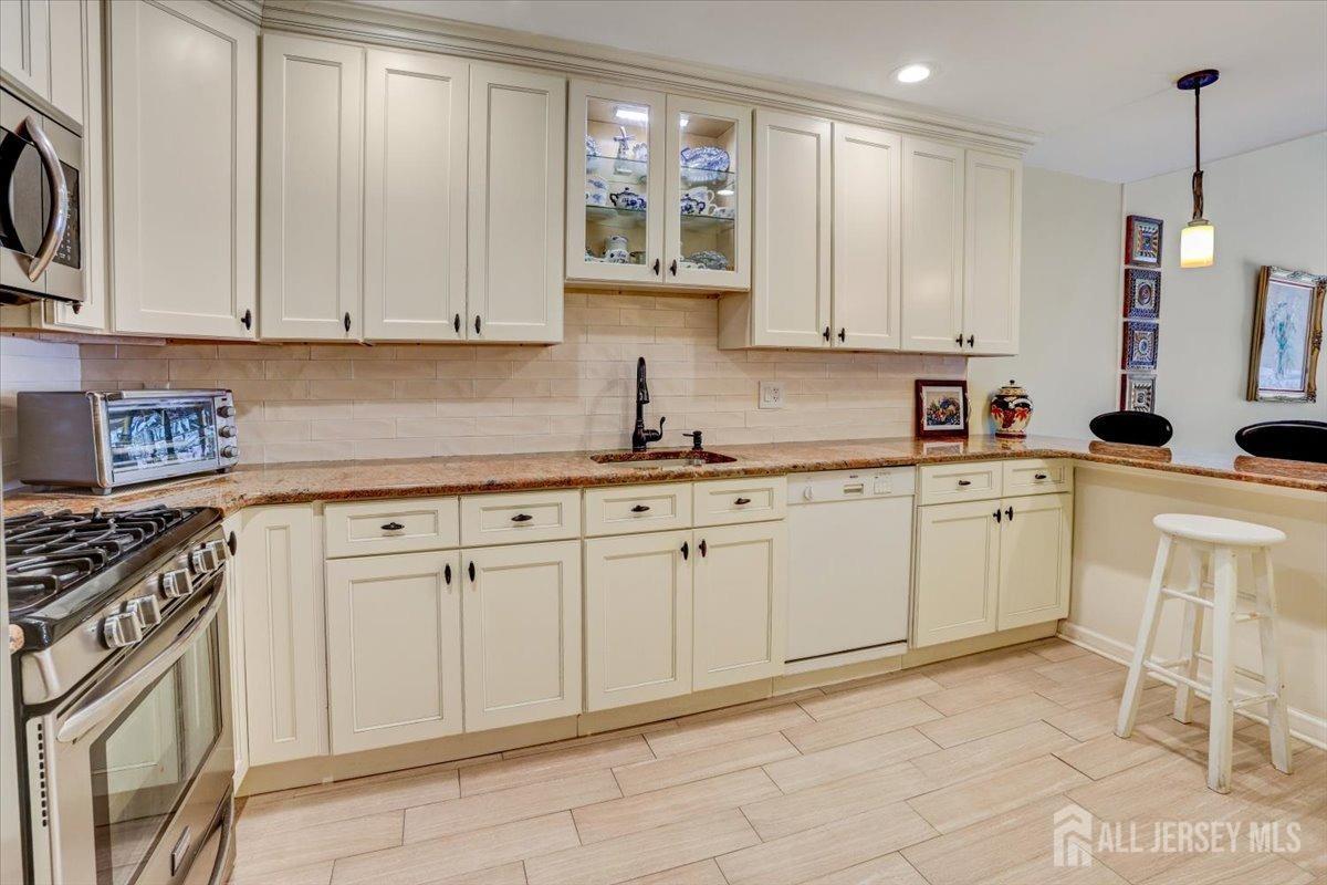 44 Lexington Circle, Old Bridge, New Jersey image 6