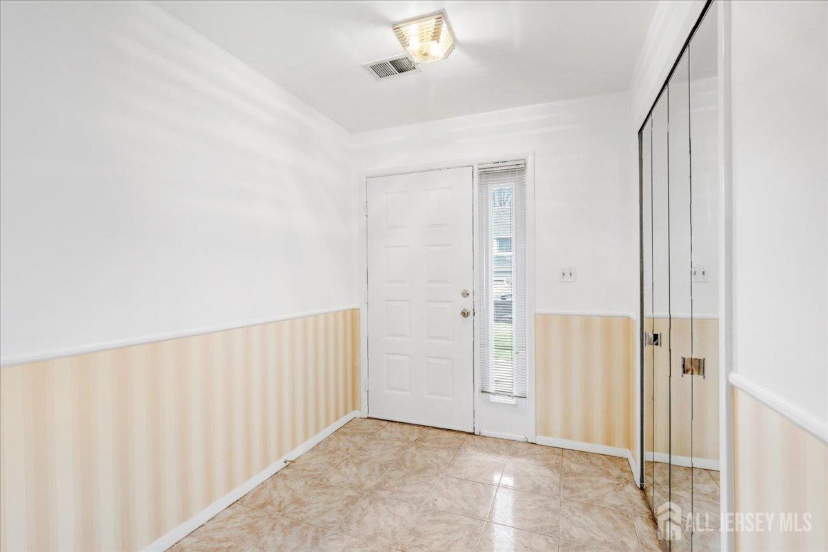 44 Lexington Circle, Old Bridge, New Jersey image 4