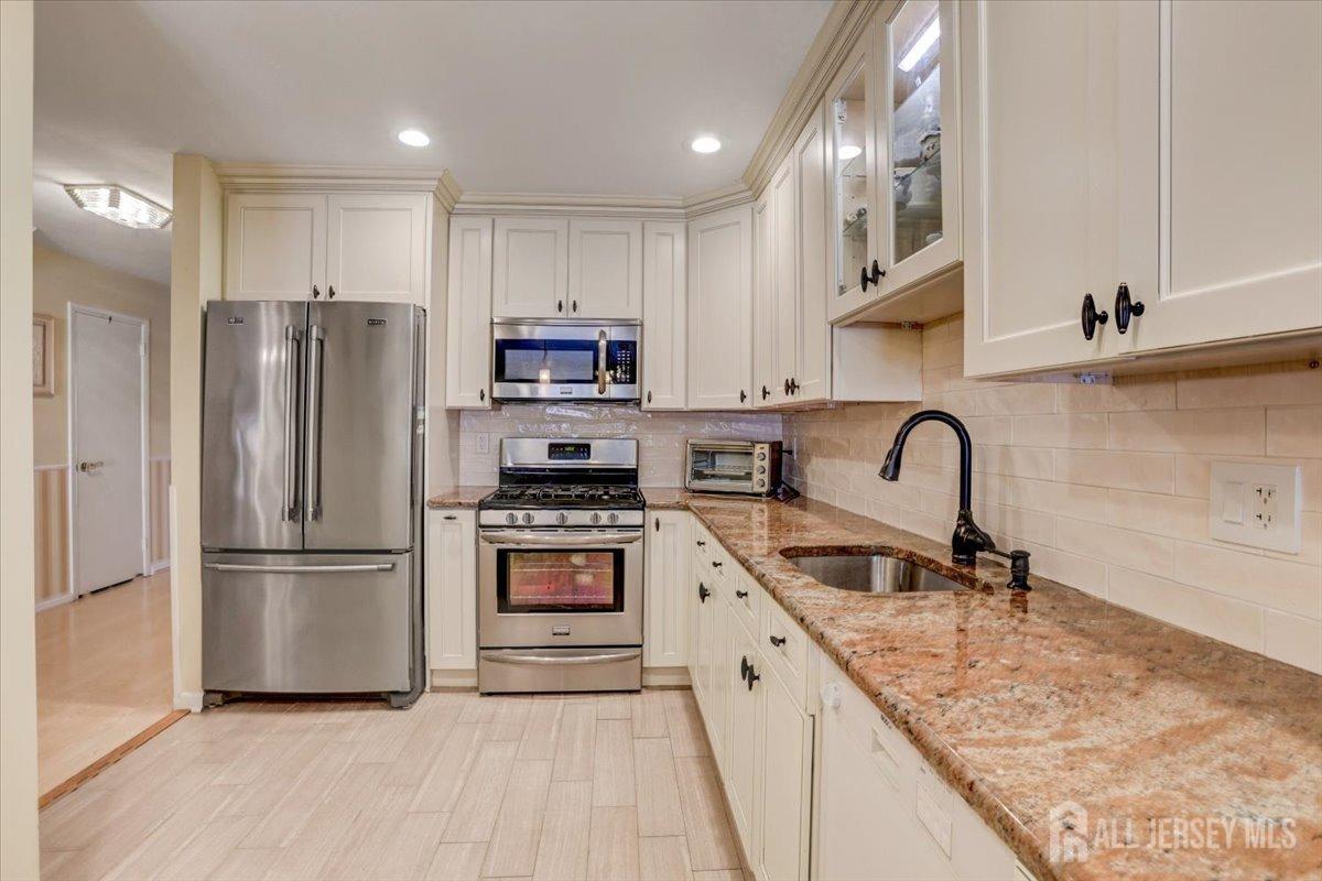 44 Lexington Circle, Old Bridge, New Jersey image 7