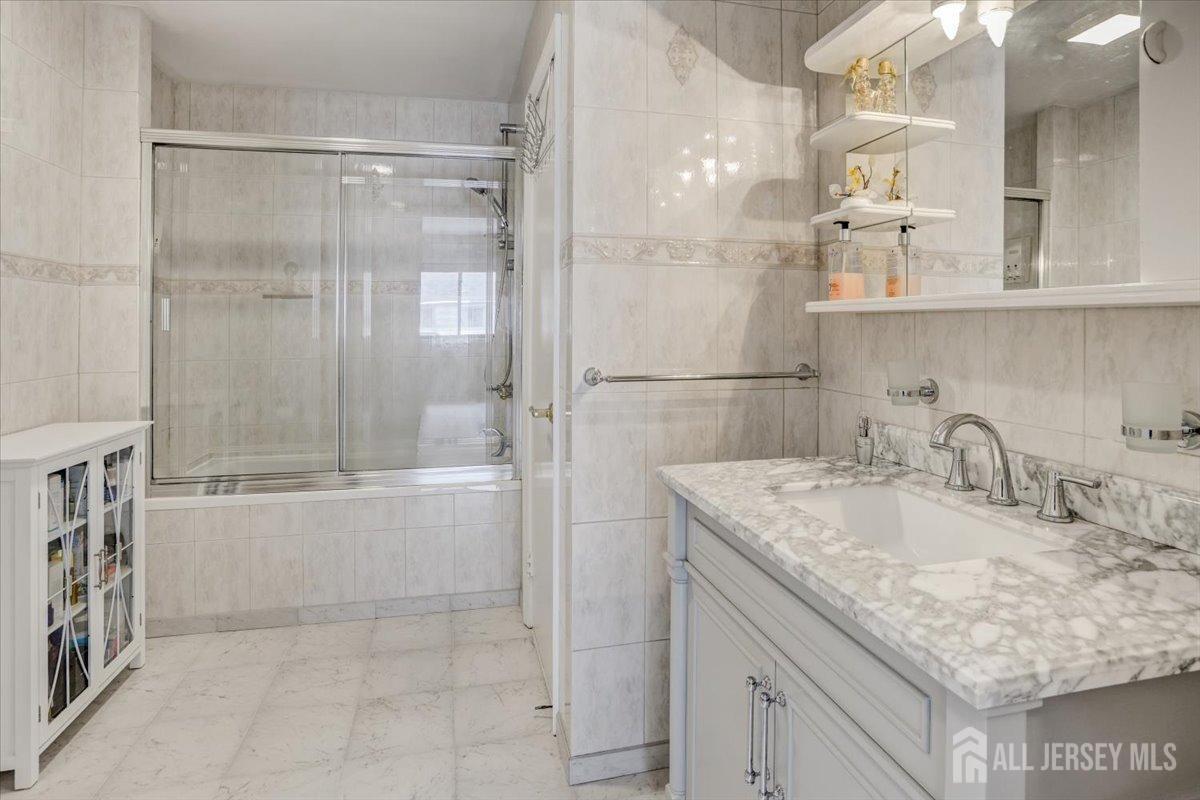 44 Lexington Circle, Old Bridge, New Jersey image 21