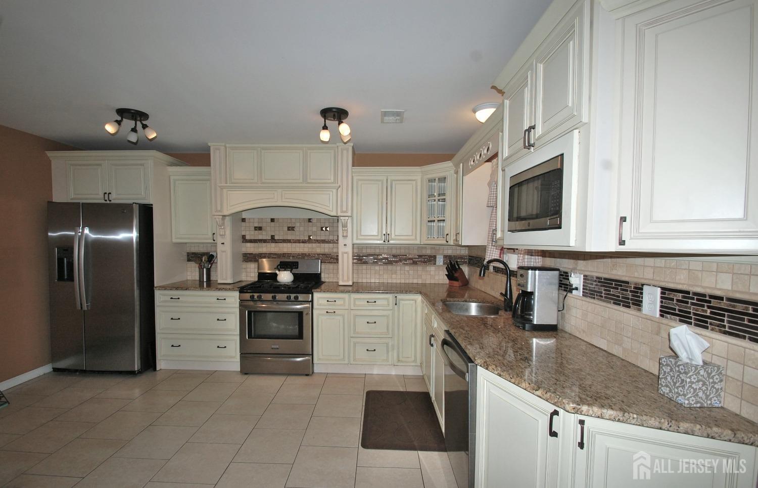 711 Edmunds Avenue, Union Beach, New Jersey image 9