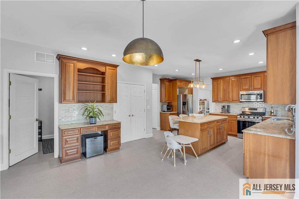 11 Hawk Court, East Brunswick, New Jersey image 4