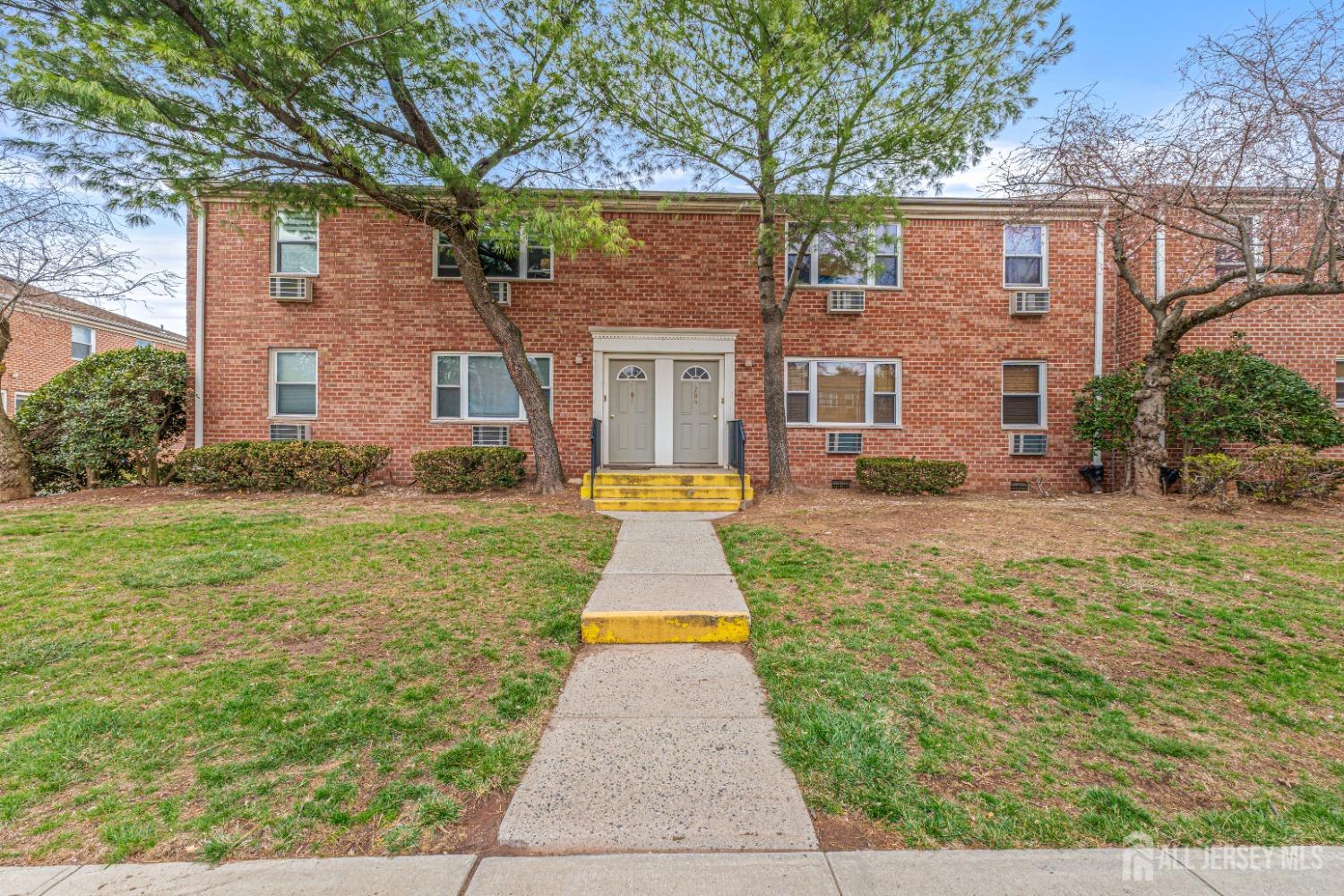 22 York Drive, Edison, New Jersey image 1