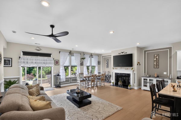 19 MAGNOLIA DR, FREEHOLD, NJ 07728 - Image e1cd13c5e3dc24abcbf55fa8c0413a62/1648274917