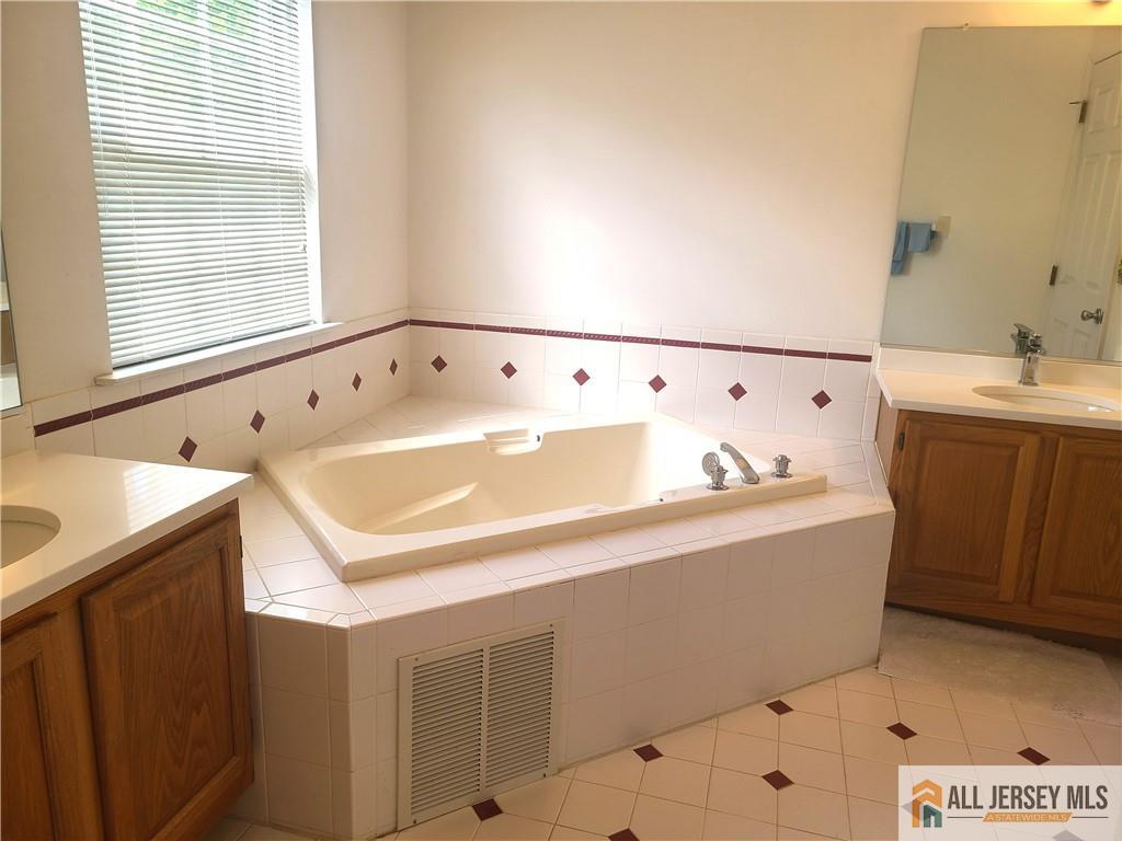 297 Prestwick Way #297, Edison, New Jersey image 23