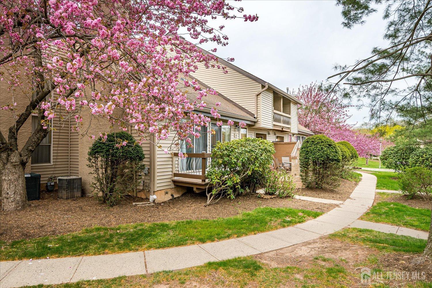 115 Kelly Drive, Edison, New Jersey image 2