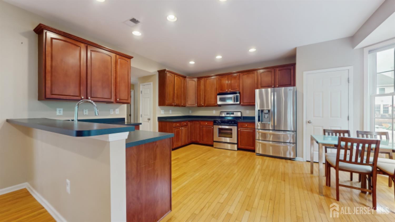 28 Walden Court, Old Bridge, New Jersey image 8