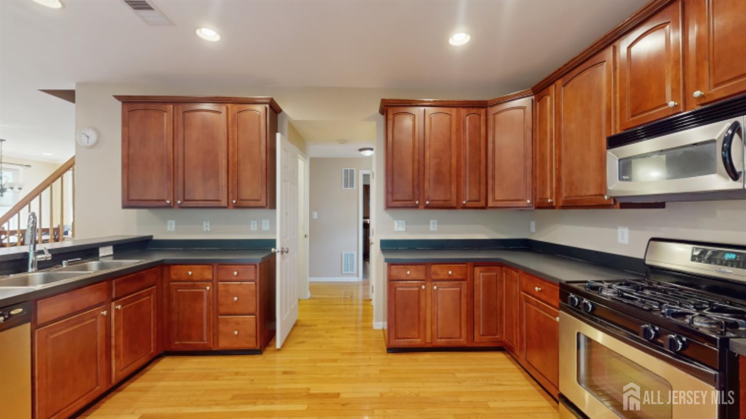 28 Walden Court, Old Bridge, New Jersey image 9