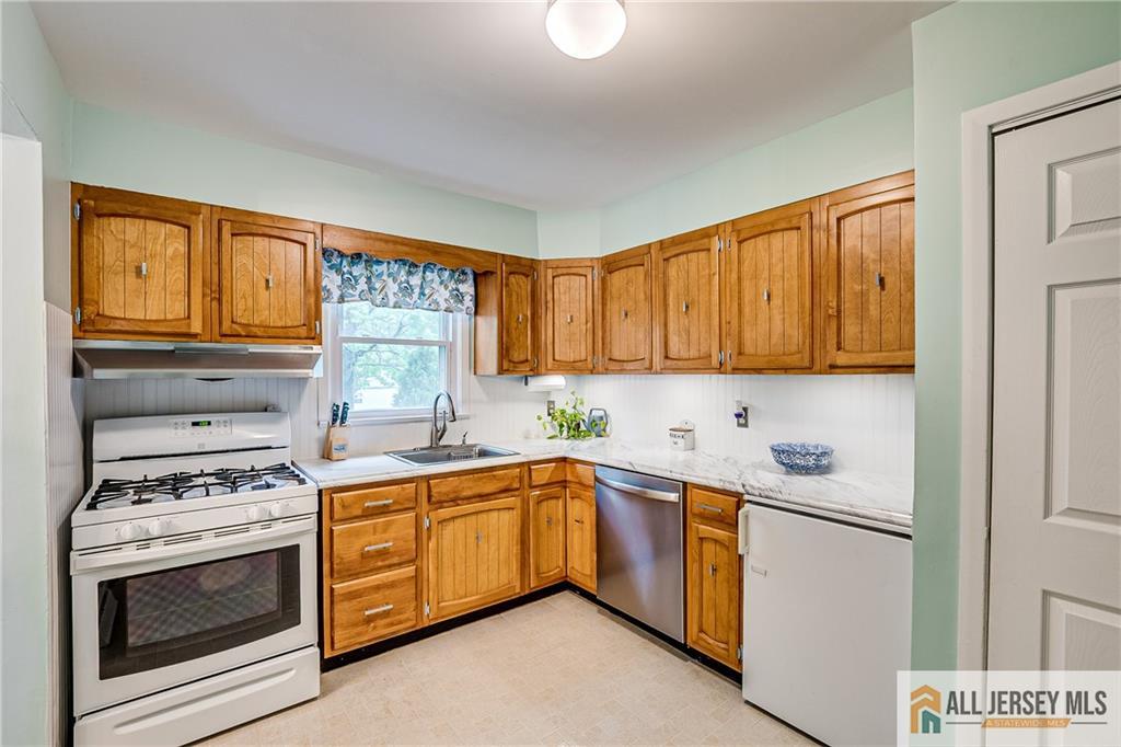 33 Larchmont Road, Edison, New Jersey image 6