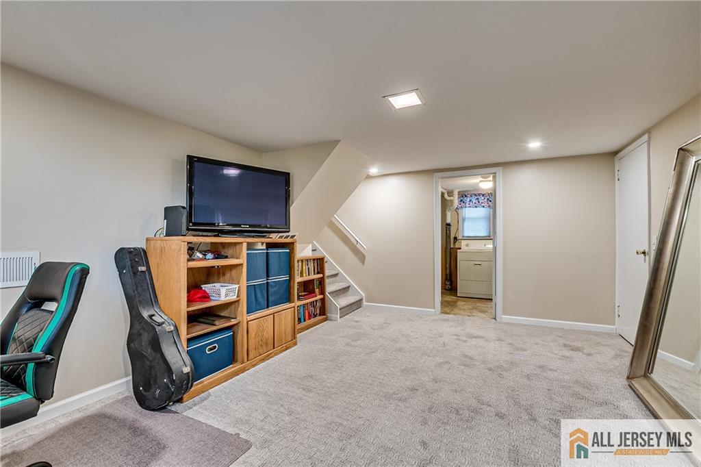 33 Larchmont Road, Edison, New Jersey image 12