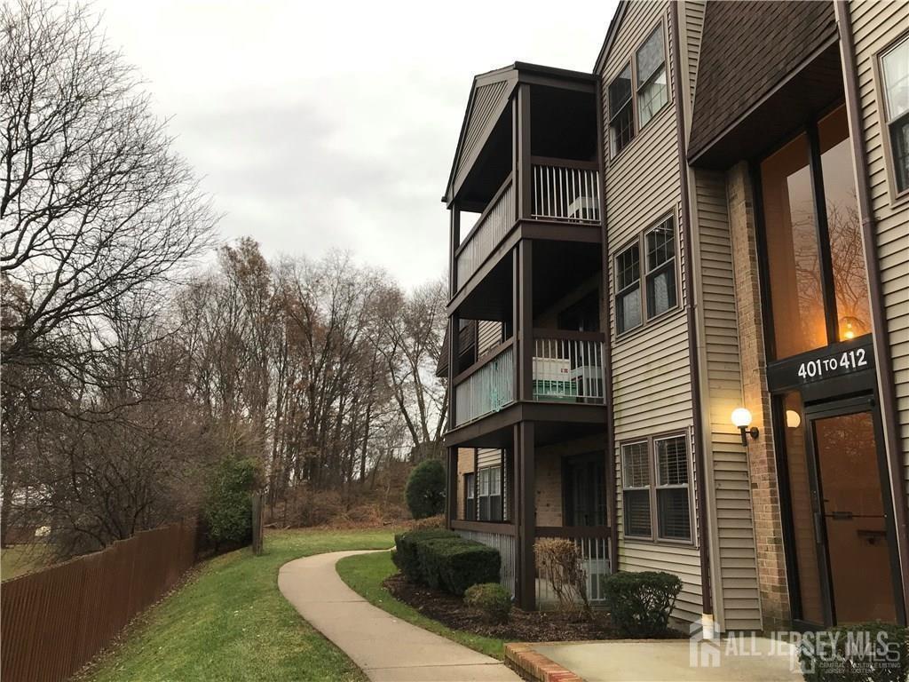 404 Newport Court, Fords, New Jersey image 2