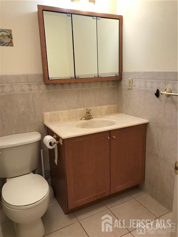 404 Newport Court, Fords, New Jersey image 12