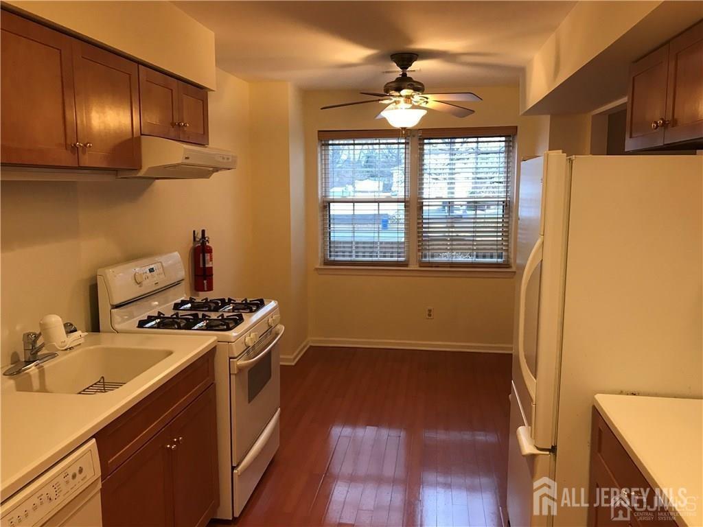 404 Newport Court, Fords, New Jersey image 4