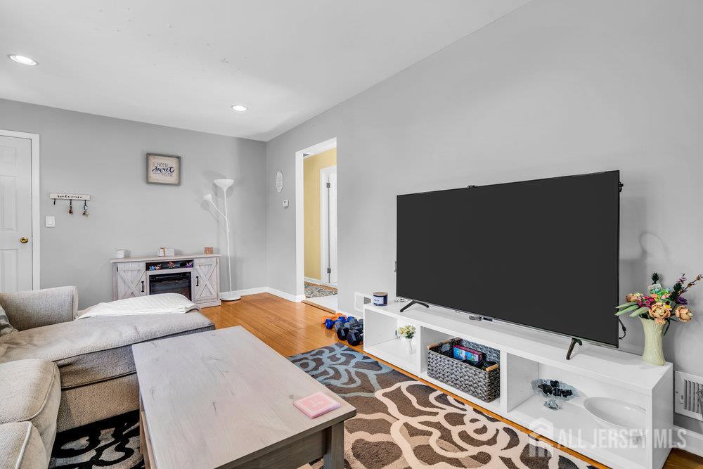 11 Edna Place, Piscataway, New Jersey image 3