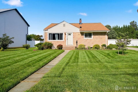 Homes For Sale - 6 Burnham Road<br/> East Brunswick, NJ 08816
